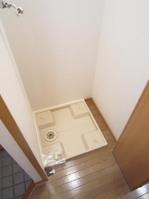 物件内観写真12　(洗濯機置場)