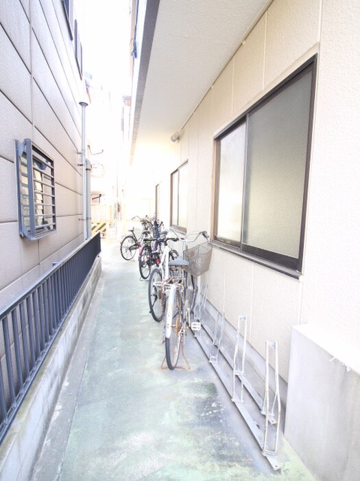物件外観写真2　(駐輪場)