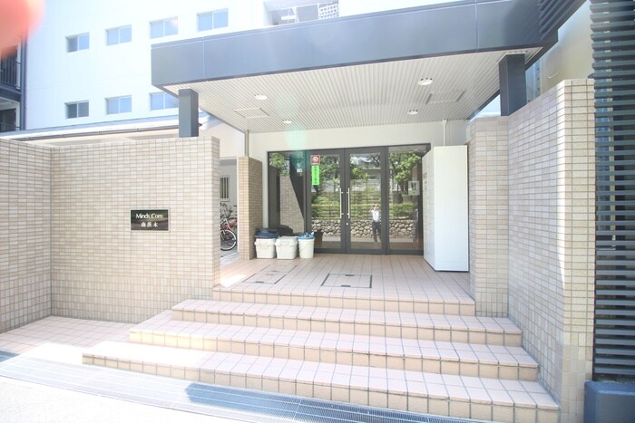 物件外観写真5　(エントランス部分)