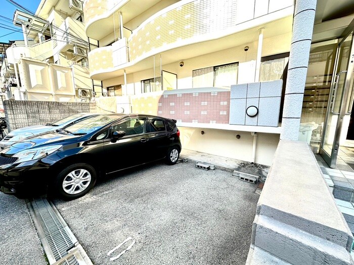 物件外観写真6　(駐車場)