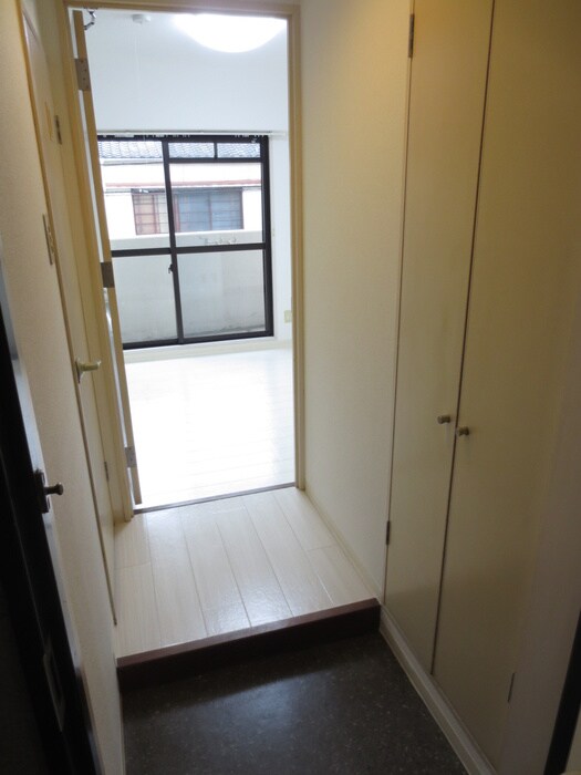 物件内観写真15　(玄関)