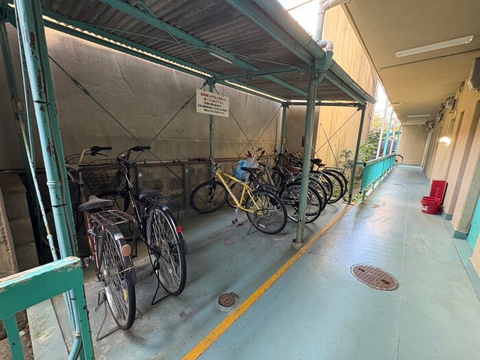 物件外観写真6　(駐輪場)