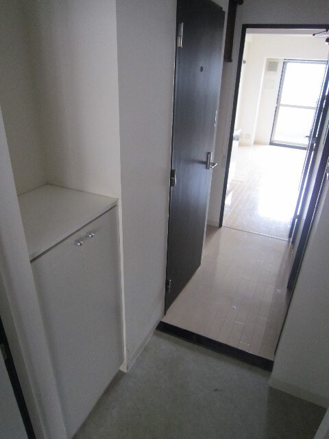 物件内観写真7　(玄関)