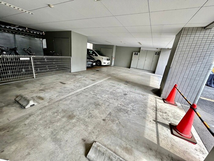 物件外観写真5　(駐車場)