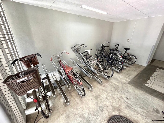 物件外観写真6　(駐輪場)