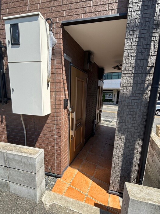 物件外観写真5　(エントランス部分)