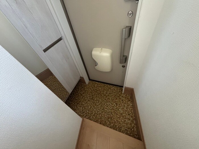 物件内観写真16　(玄関)