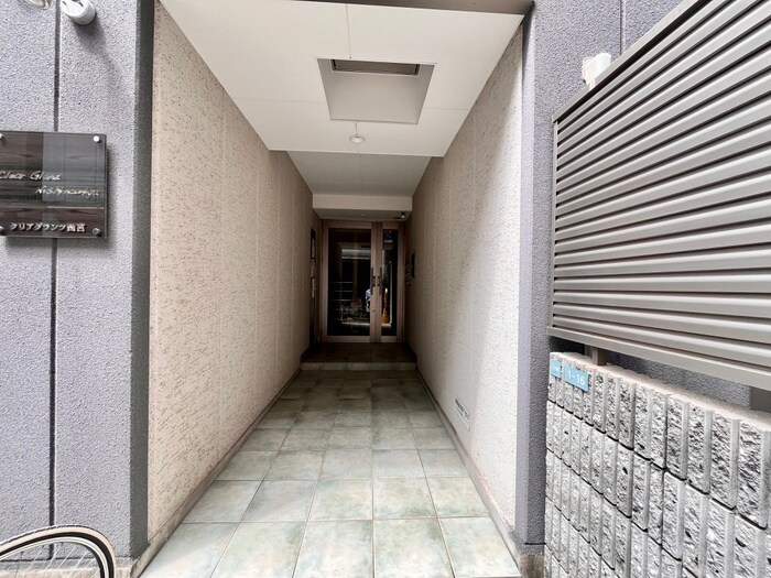 物件外観写真2　(エントランス部分)