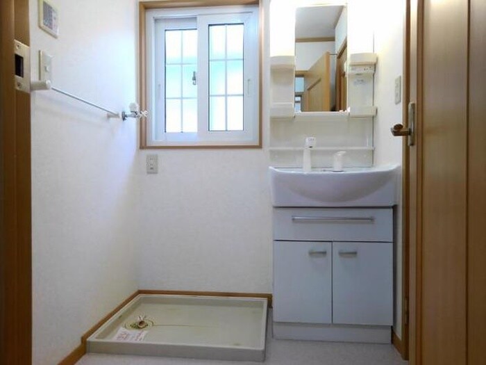 物件内観写真9　(洗濯機置場)