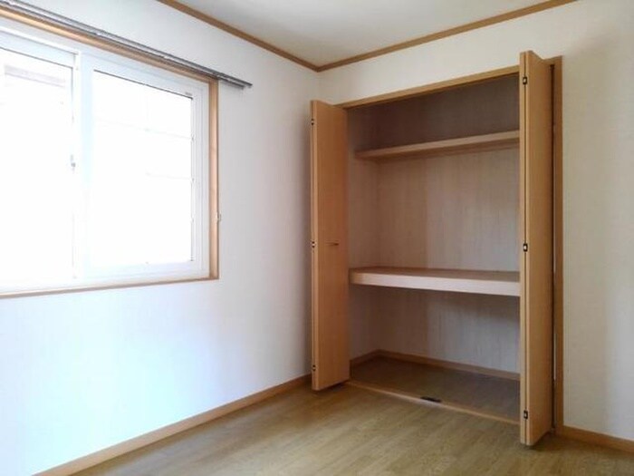 物件内観写真12　(収納)