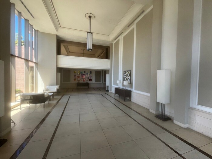 物件外観写真4　(エントランス部分)