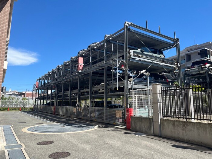 物件外観写真6　(駐車場)