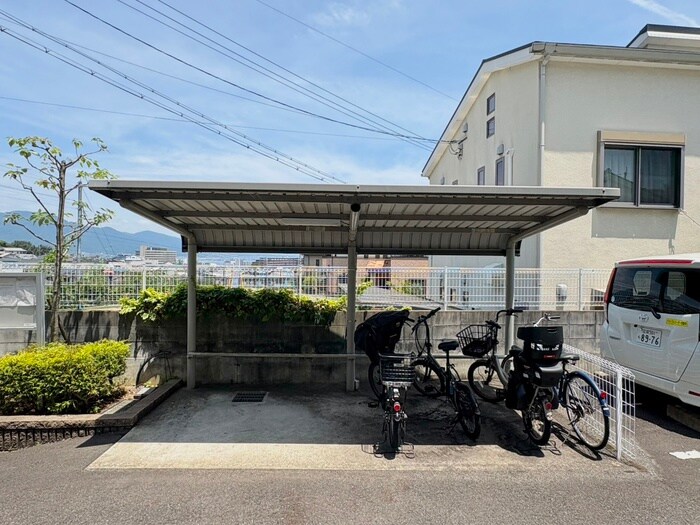 物件外観写真2　(駐輪場)
