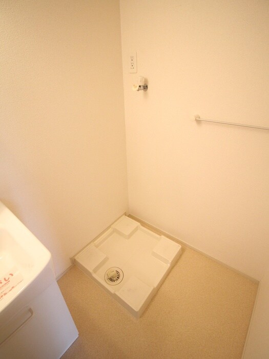 物件内観写真14　(洗濯機置場)