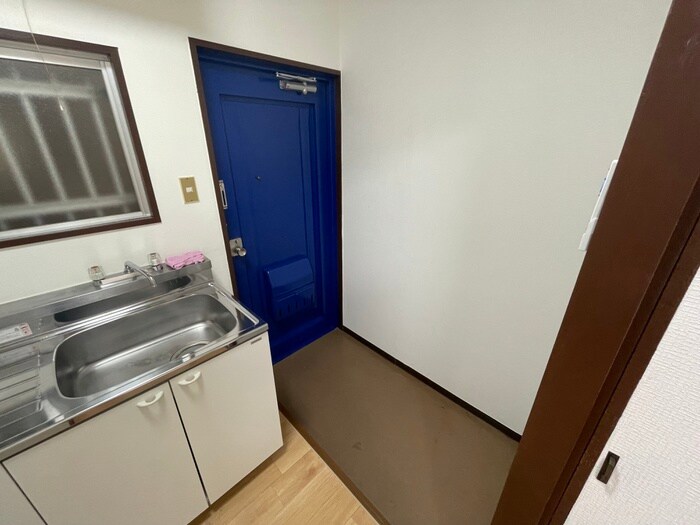 物件内観写真3　(玄関)