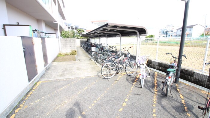 物件外観写真4　(駐輪場)