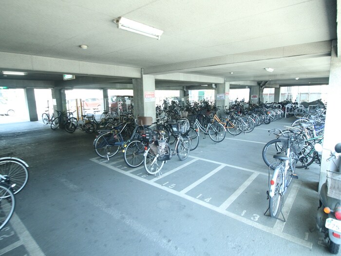 物件外観写真3　(駐輪場)