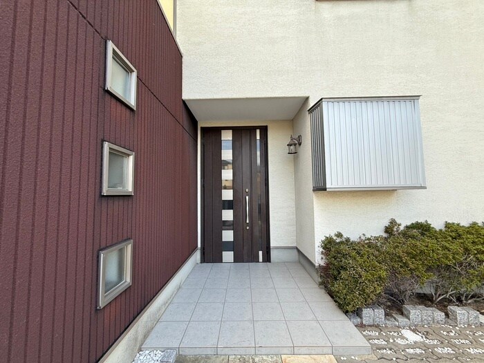 物件外観写真5　(エントランス部分)