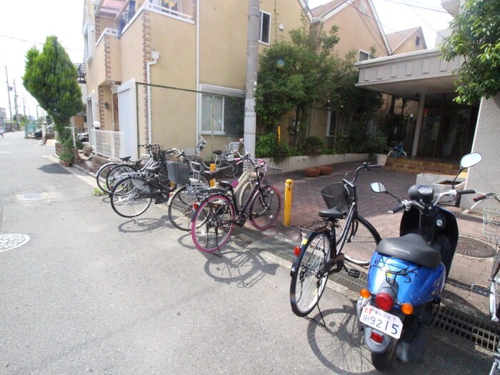 物件外観写真5　(駐輪場)