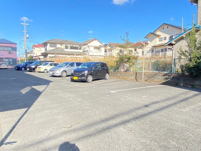 物件外観写真6　(駐車場)