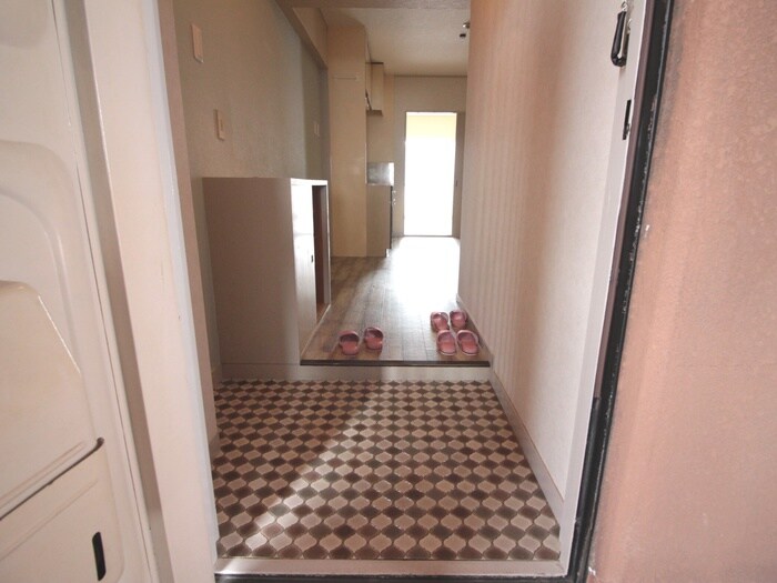 物件内観写真13　(玄関)
