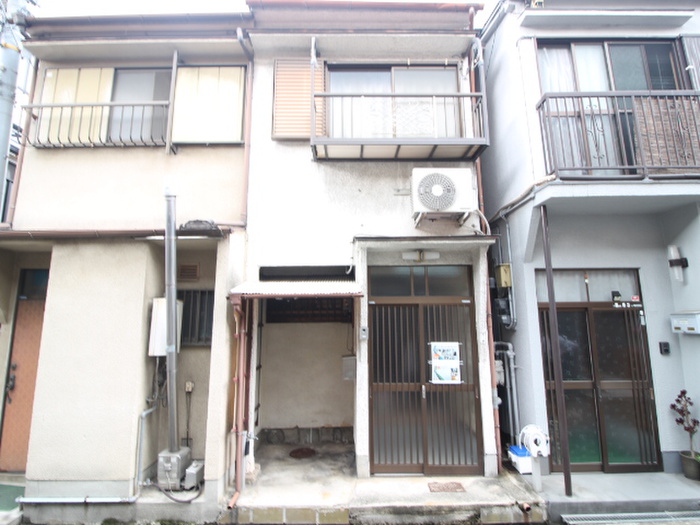 川西市栄町２－１６テラス