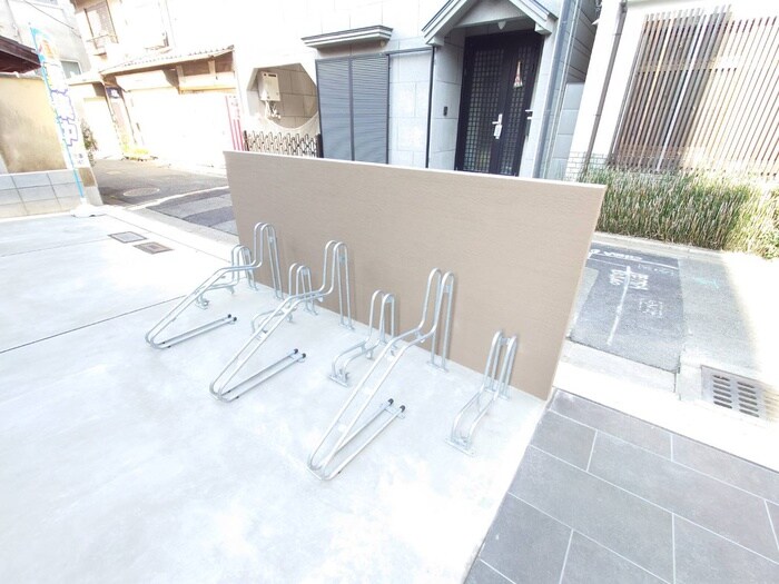 物件外観写真4　(駐輪場)
