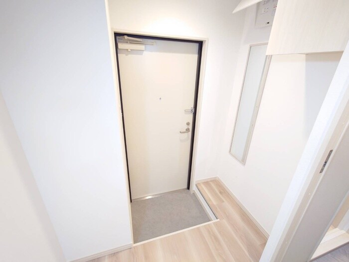 物件内観写真16　(玄関)