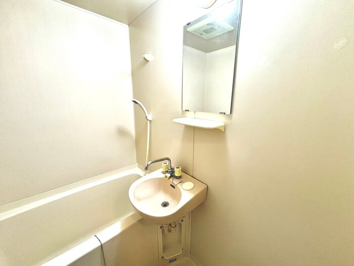 物件内観写真9　(洗面)