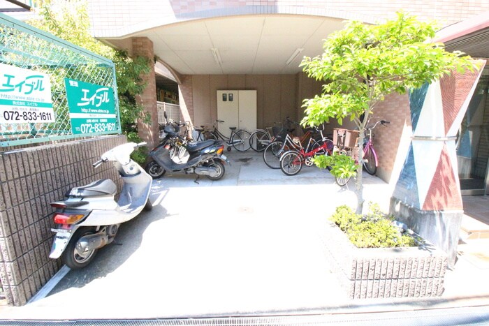 物件外観写真3　(駐輪場)