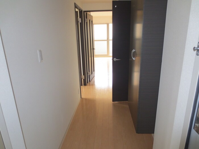 物件内観写真16　(玄関)