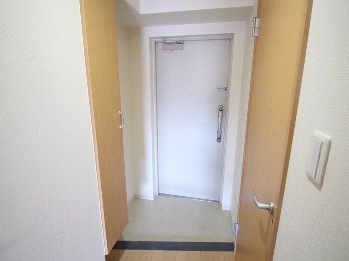 物件内観写真18　(玄関)