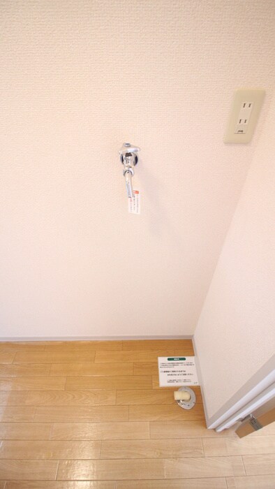 物件内観写真16　(洗濯機置場)