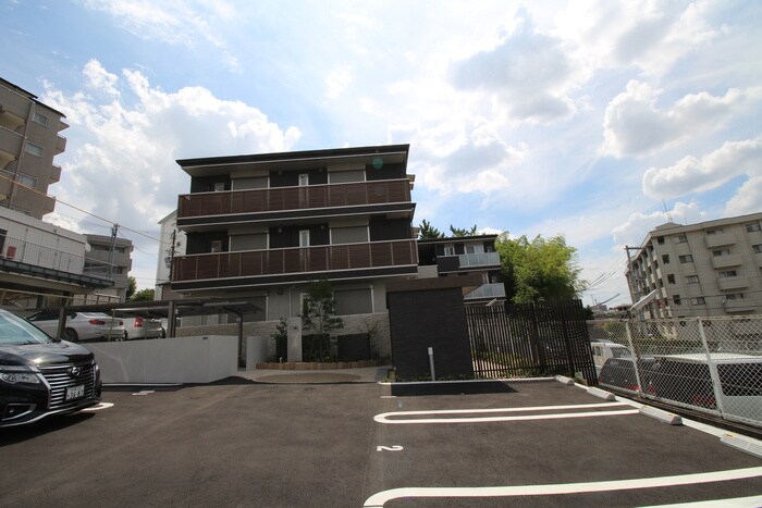 物件外観写真3　(駐車場)