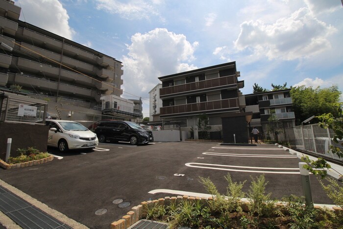 物件外観写真6　(駐車場)