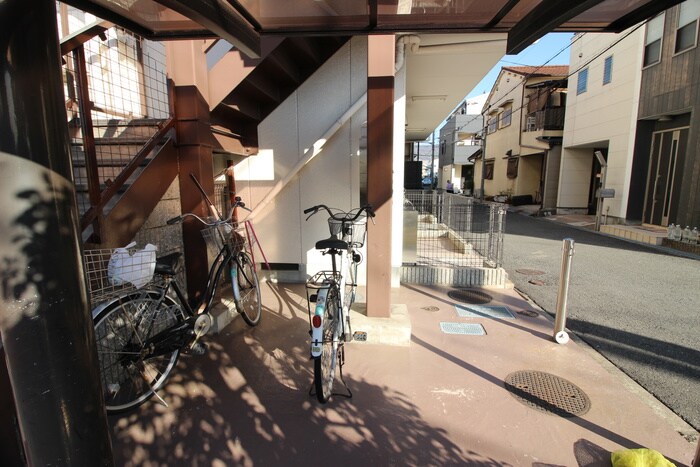 物件外観写真3　(駐輪場)