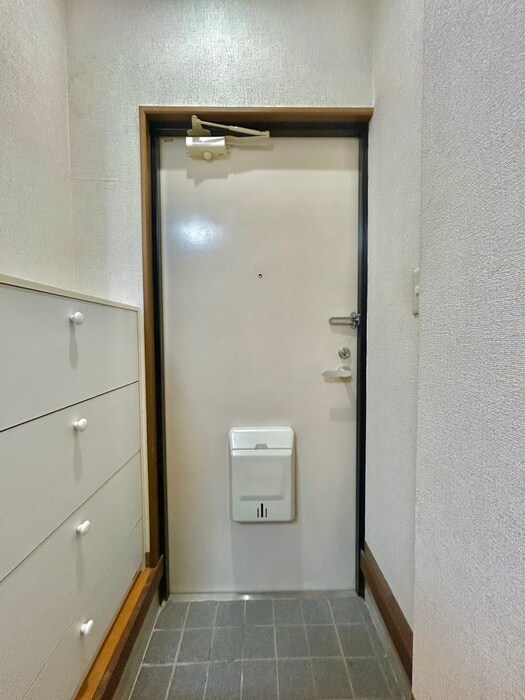 物件内観写真11　(玄関)