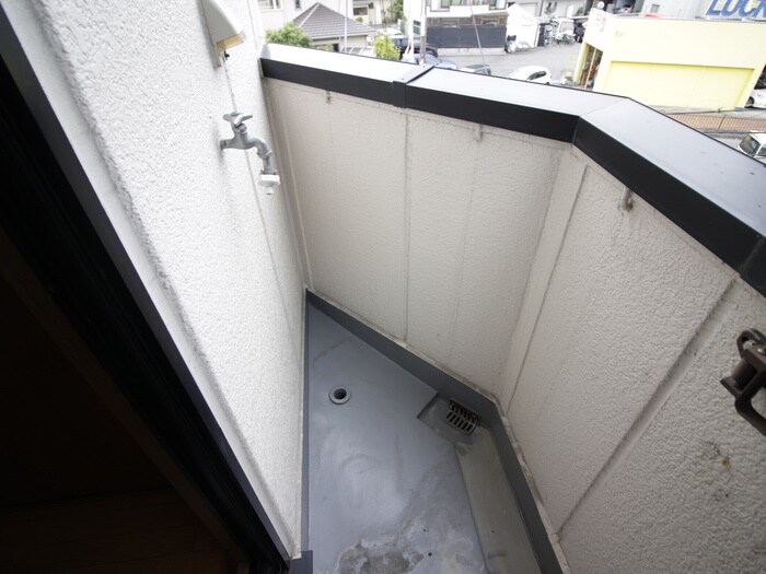 物件内観写真15　(洗濯機置場)