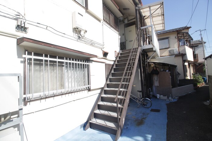 物件外観写真3　(エントランス部分)