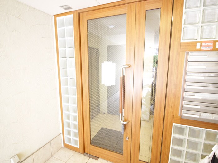 物件外観写真4　(エントランス部分)