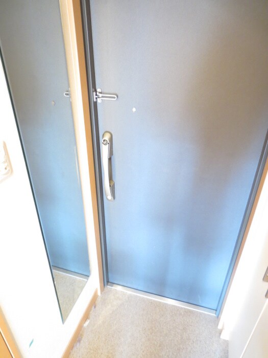 物件内観写真13　(玄関)