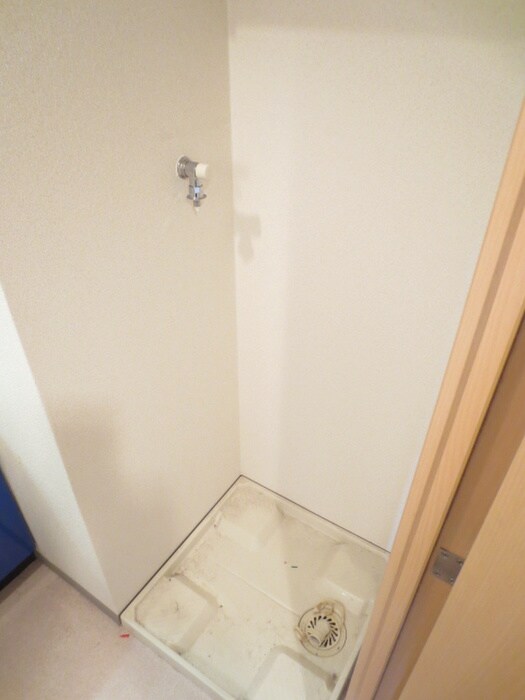 物件内観写真18　(洗濯機置場)