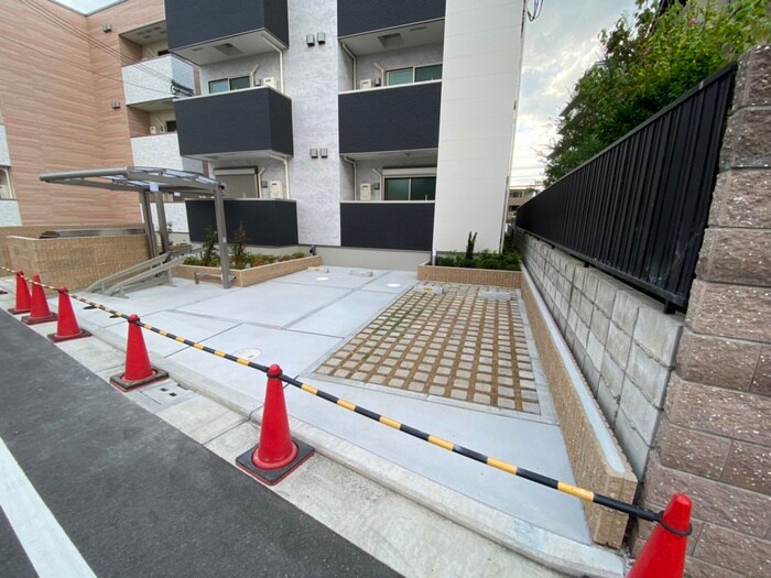 物件外観写真4　(駐車場)