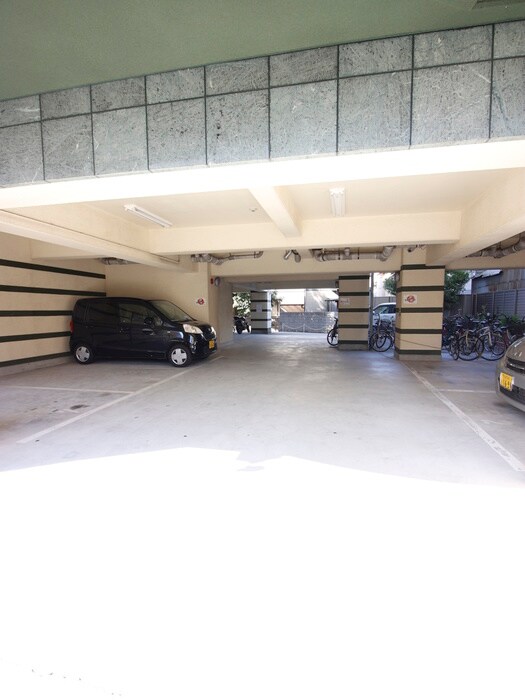 物件外観写真5　(駐車場)