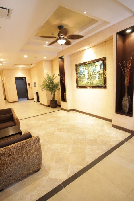 物件外観写真5　(エントランス部分)