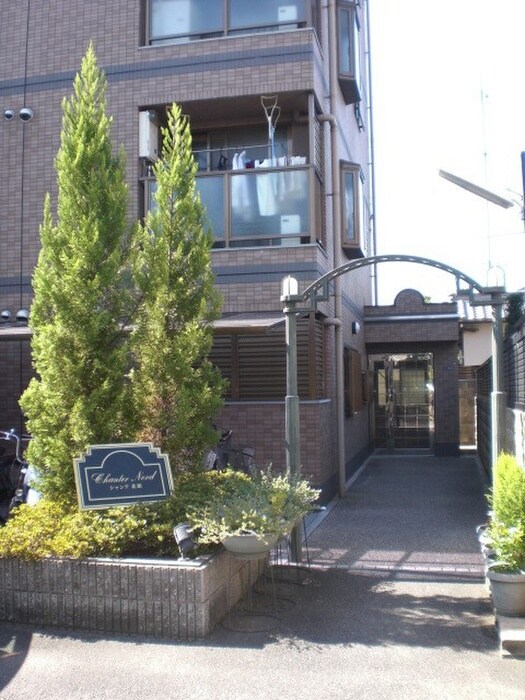 物件外観写真2　(エントランス部分)