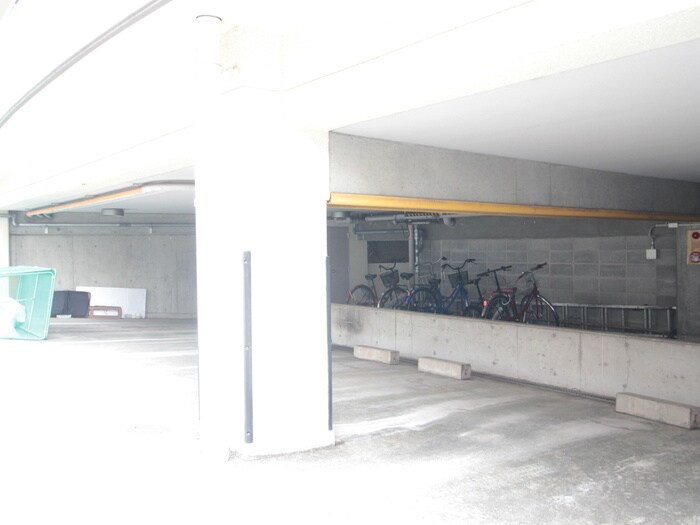 物件外観写真5　(駐車場)