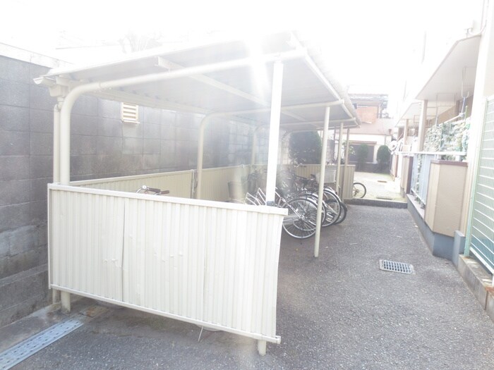 物件外観写真2　(駐輪場)