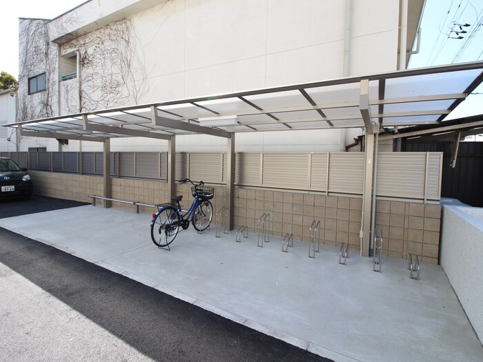物件外観写真5　(駐輪場)