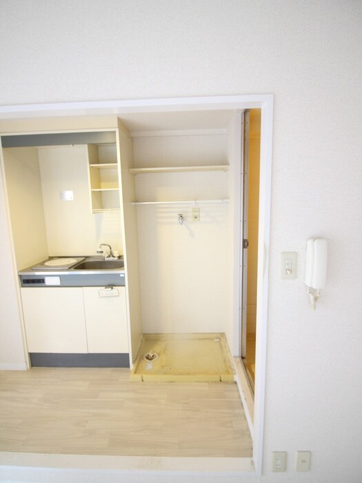 物件内観写真12　(洗濯機置場)